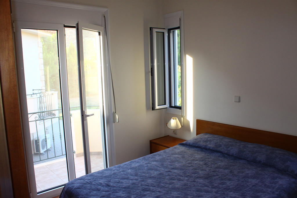 Sungate Beach Rovies Room photo